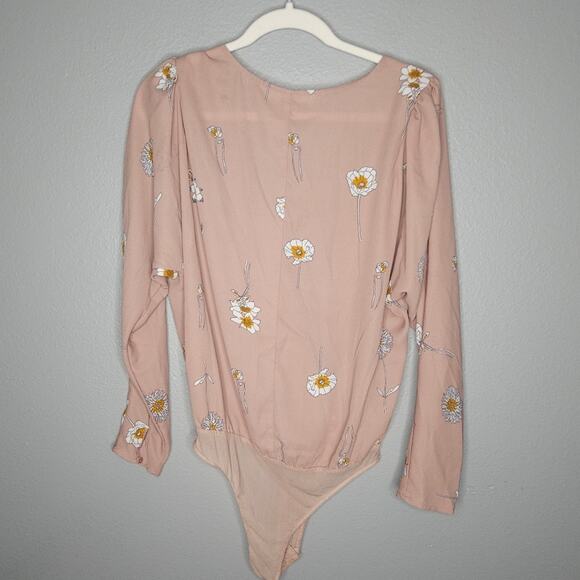 ASTR the label floral v neck body suit - Picture 2 of 9